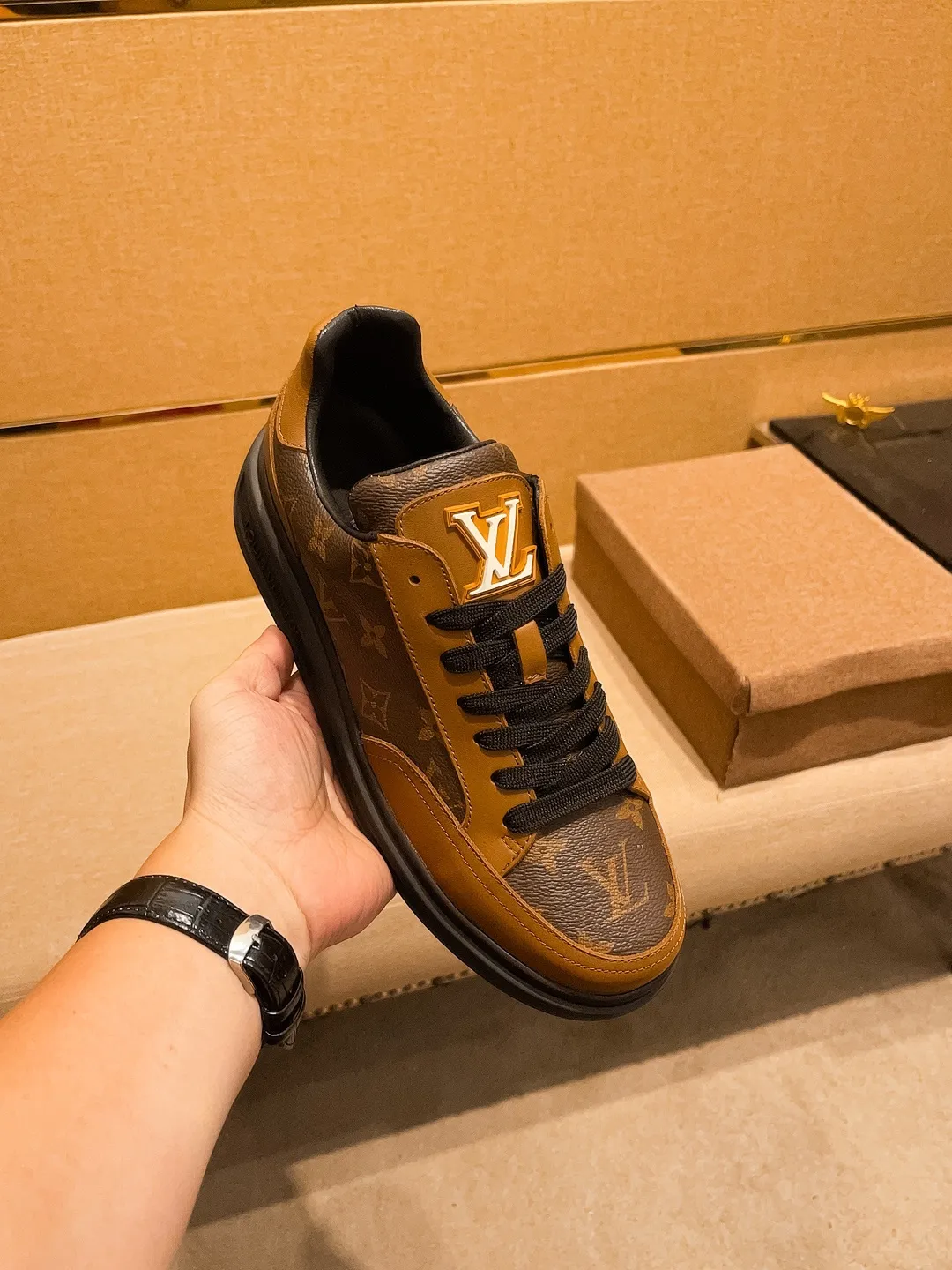 Men's shoes 💰 400💰【 LV 】🔥 Louis Vuitton, high-end men's shoes brand, official website 1:1 latest masterpiece: the upper is made of first-layer cowhide imported from Italy with a comfortable and breathable lining➕original non-slip and wear-resistant outsole🔥, making walking more convenient and comfortable! An exclusive new model, a stunning work, a beautiful 1:1 replica [color] compared to the official quality! Create a fashionable personality to set off your uniqueness! A must-have for trendy men! Classic 🔥Size: 38-44 Color: 🔥 3⃣️colors available🔥.